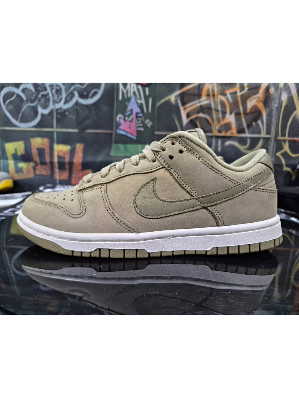 Nike Dunk Premium Low Neutral Olive/Sail Women’s DV7415-200